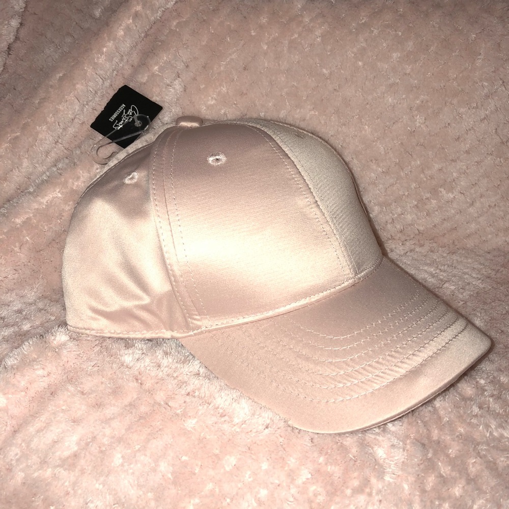 pink hat